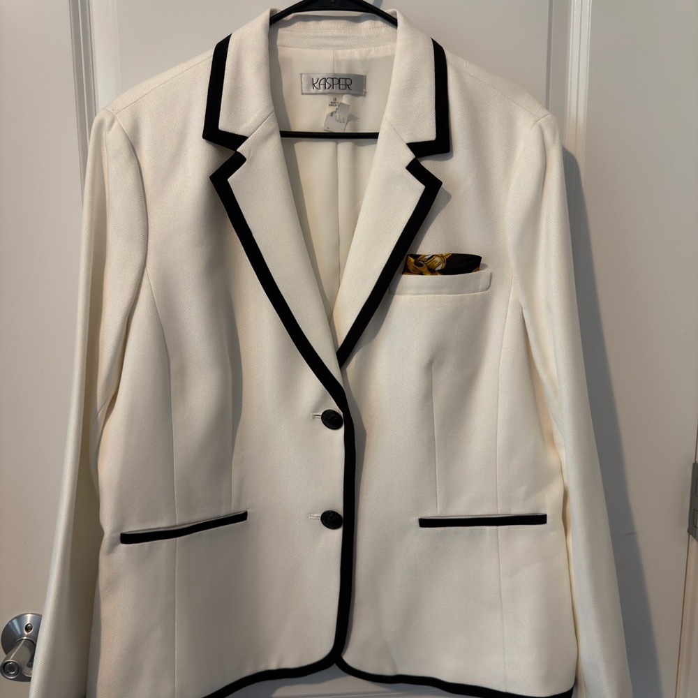 Kasper Women's Ivory Blazer with Black Accents